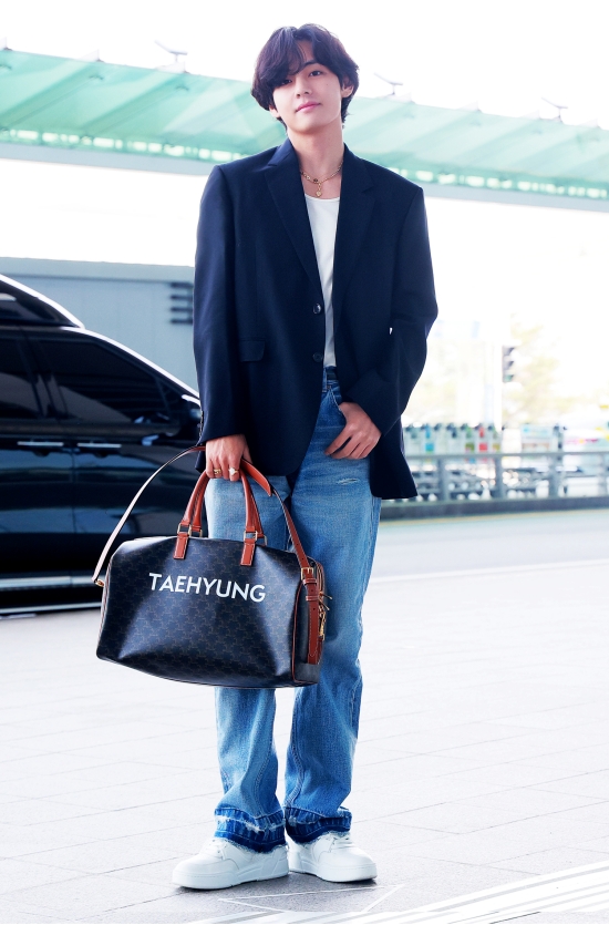 BTS-V-Airport-Fashion-with-Celine-Bag