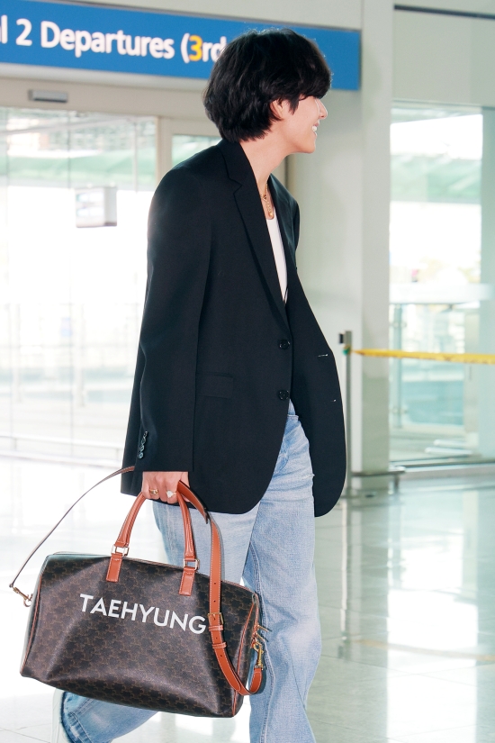 BTS-V-Airport-Fashion-with-Celine-Bag