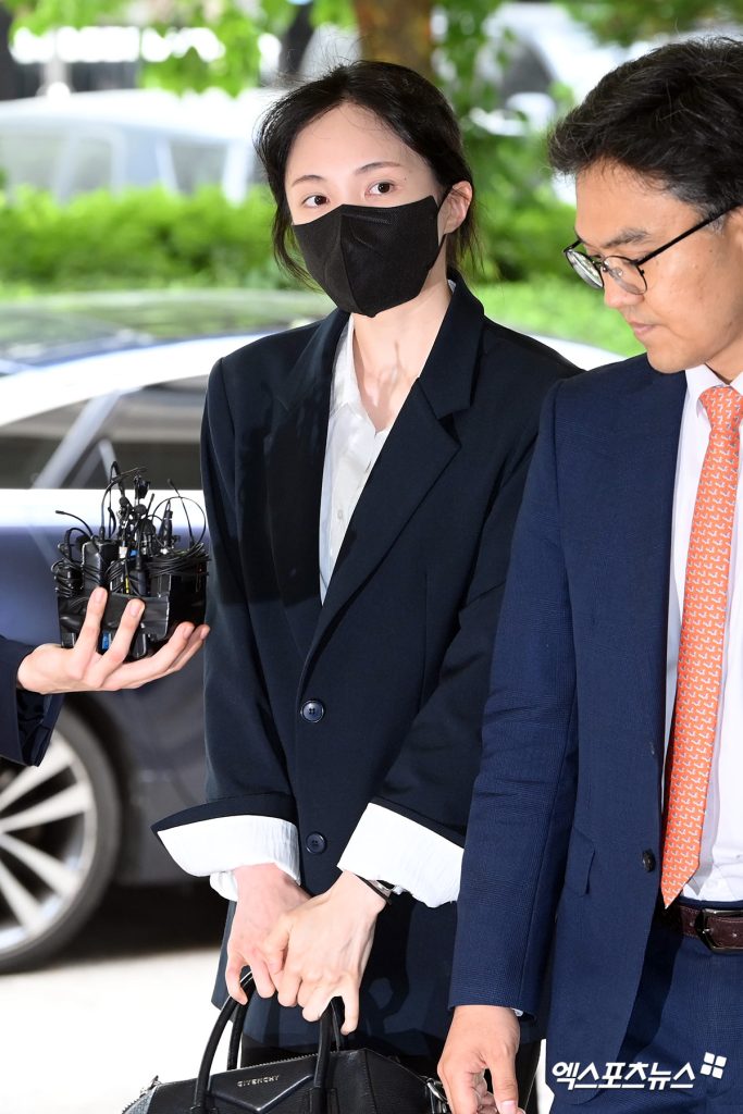 Nam-Tae-hyun-and-his-ex-lover-Park-Shi-hyun-appear-in-court 