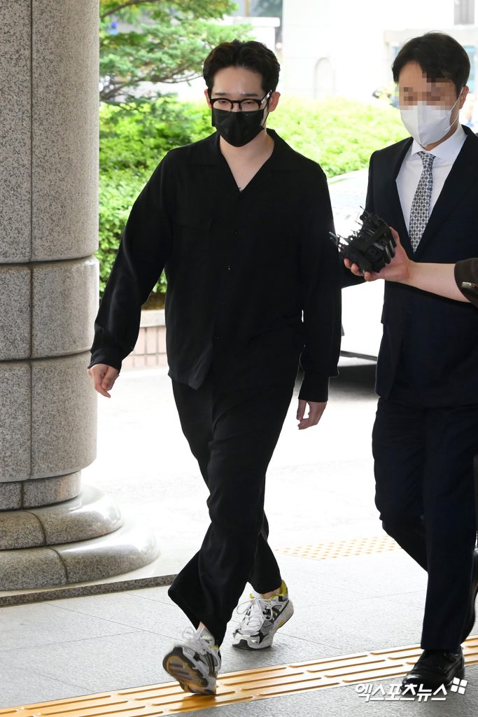 Nam-Tae-hyun-and-his-ex-lover-Park-Shi-hyun-appear-in-court 