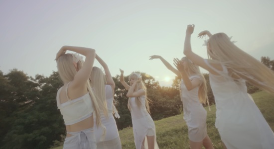 NewJeans、5人金髪 劇的な変身新曲「ASAP」MVティーザー公開
