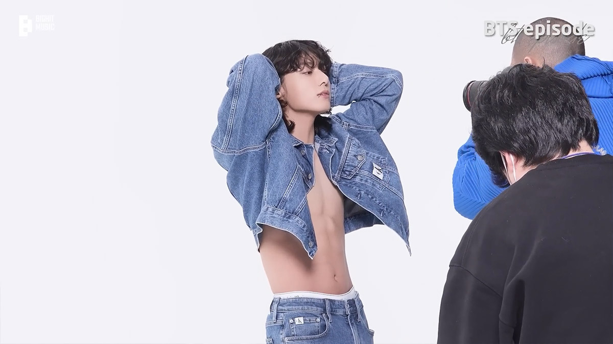 BTS JUNG KOOK ジョングク 腹筋(calvin klein 画報撮影 )